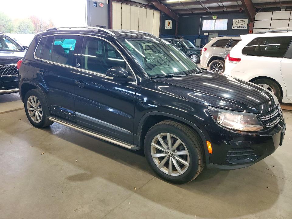 Снимка 4 от търг – 2017 VOLKSWAGEN TIGUAN с VIN WVGSV7AX6HK006265