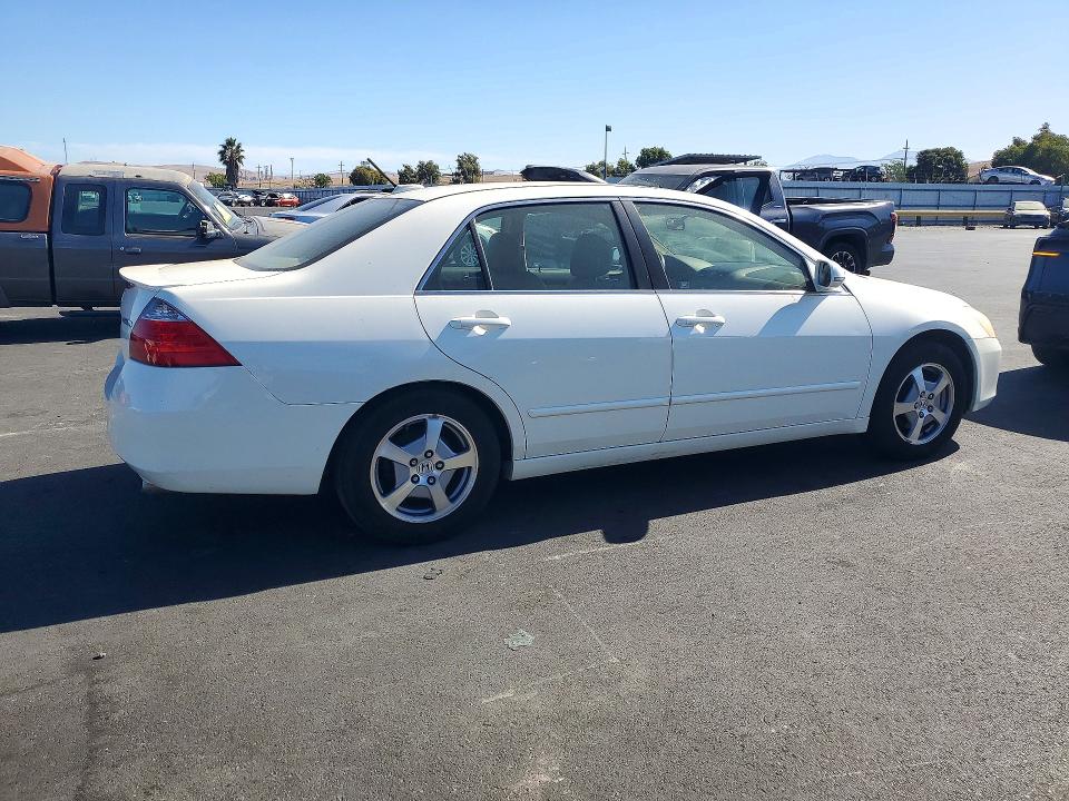 Снимка 3 от търг – 2006 HONDA ACCORD с VIN JHMCN36496C001308