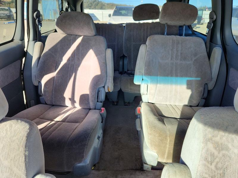 Photo 10 from auction – 2000 TOYOTA SIENNA with VIN 4T3ZF13C2YU186679
