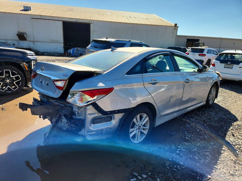 Photo 3 from auction – 2014 HYUNDAI SONATA with VIN 5NPEB4AC7EH836253