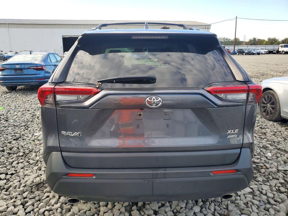 Photo 6 from auction – 2021 TOYOTA RAV4 with VIN JTMP1RFV9MD076026