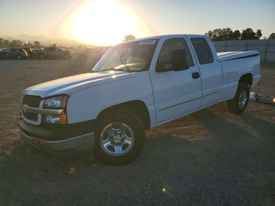 CHEVROLET SILVERADO 2004 с VIN 2GCEC19V841219638 - Снимка от търг