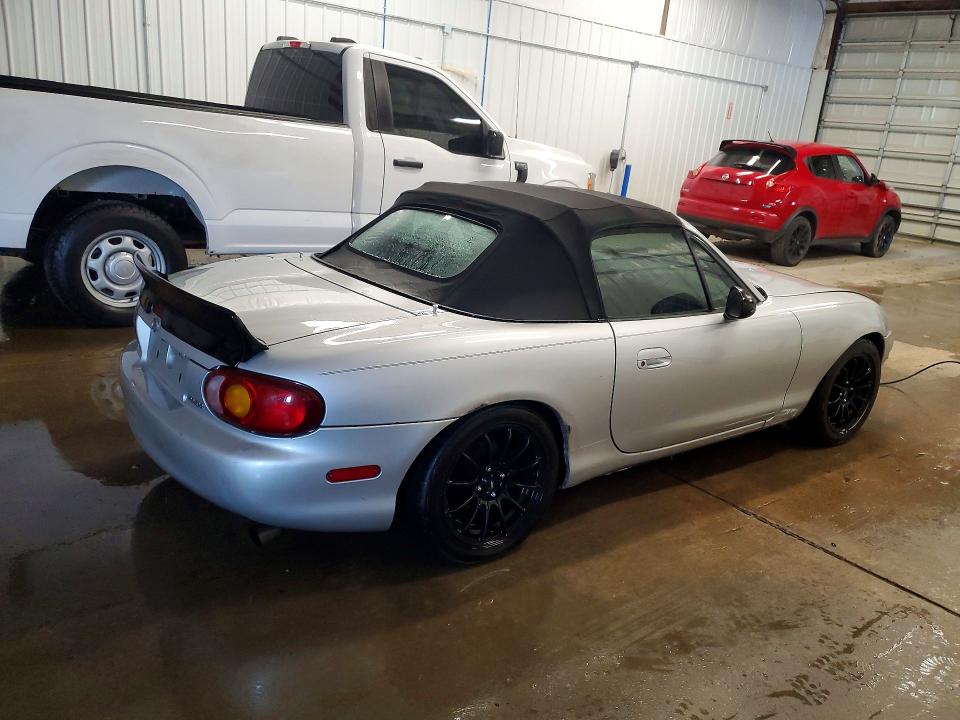 Photo 3 from auction – 1999 MAZDA MX-5 MIATA with VIN JM1NB3536X0118116