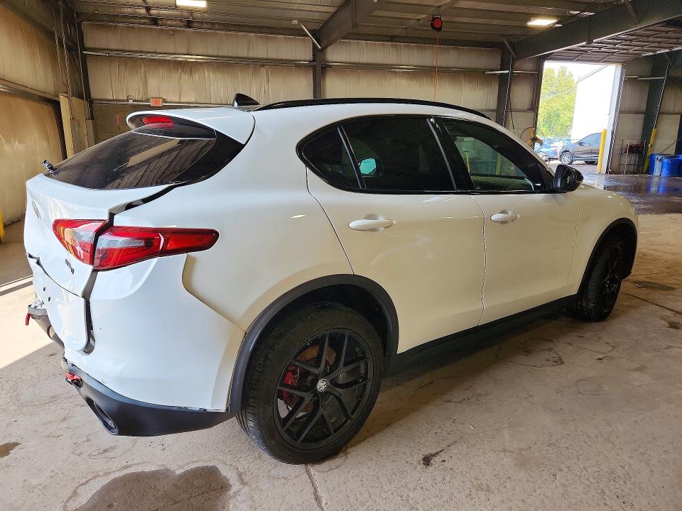 Снимка 3 от търг – 2019 ALFA ROMEO STELVIO с VIN ZASPAKBN6K7C56970