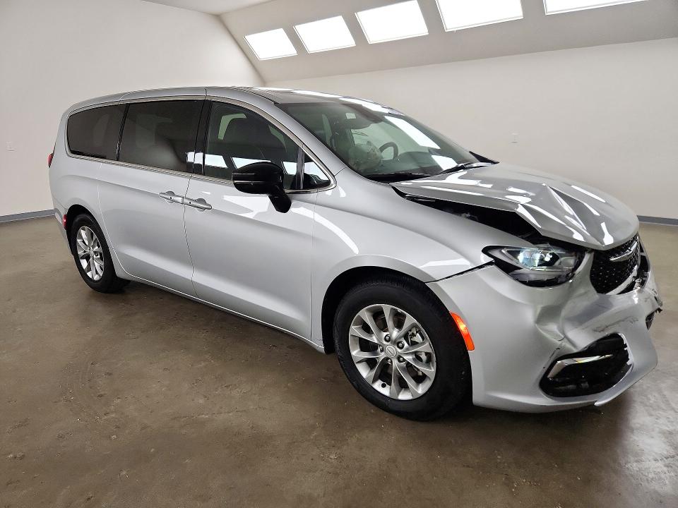 Photo 4 from auction – 2026 CHRYSLER PACIFICA with VIN 2C4RC1GG2TR213632