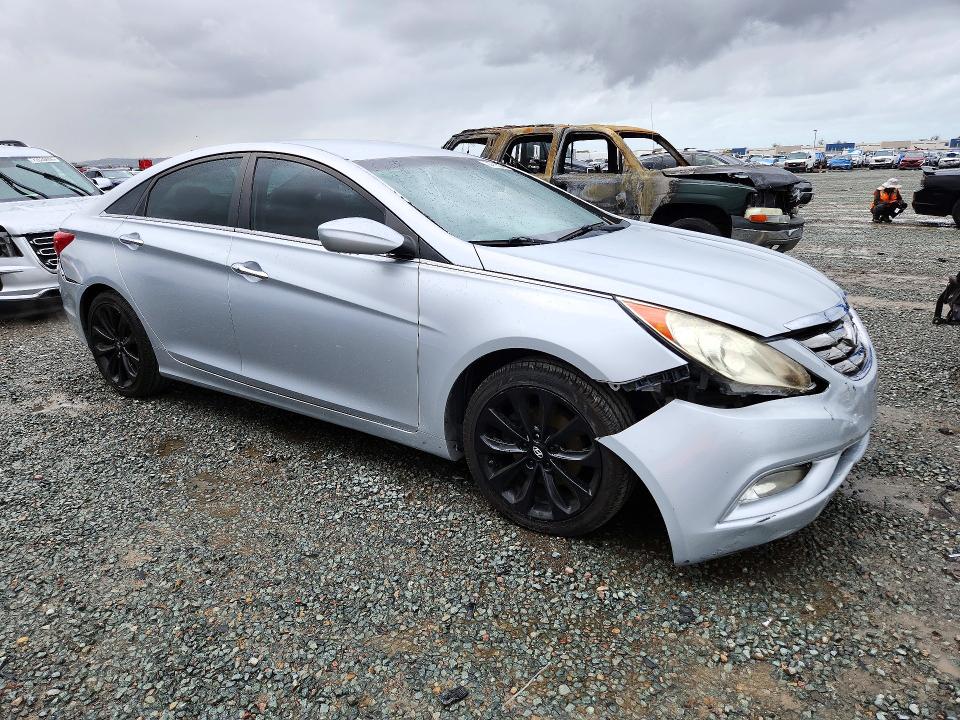 Photo 4 from auction – 2011 HYUNDAI SONATA with VIN 5NPEC4AC1BH264525