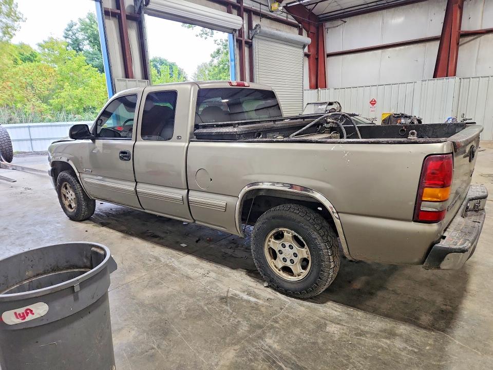 Photo 2 from auction – 2000 CHEVROLET SILVERADO with VIN 1GCEC19T3YZ166861