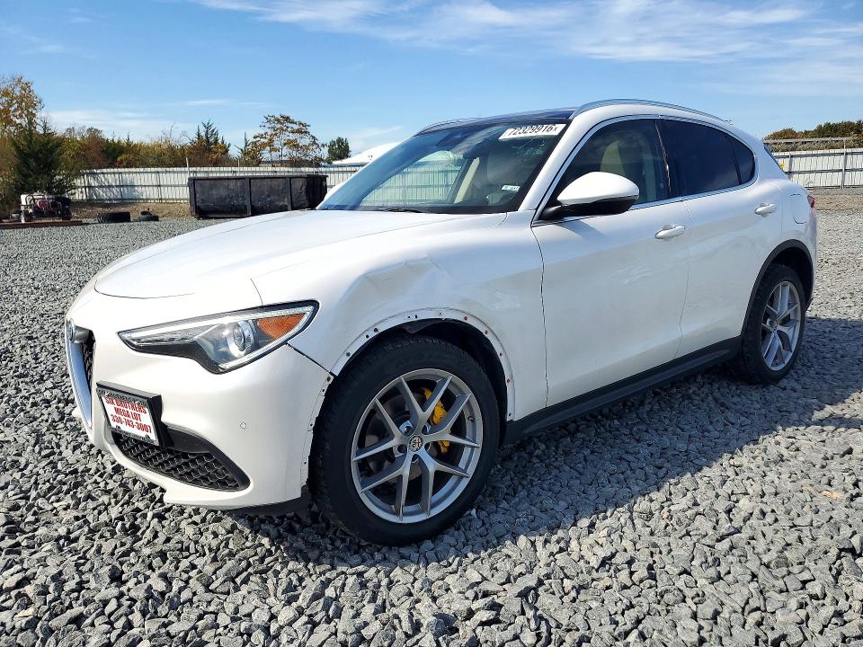 ALFA ROMEO STELVIO 2018 с VIN ZASFAKRN2J7C16823 - Снимка от търг