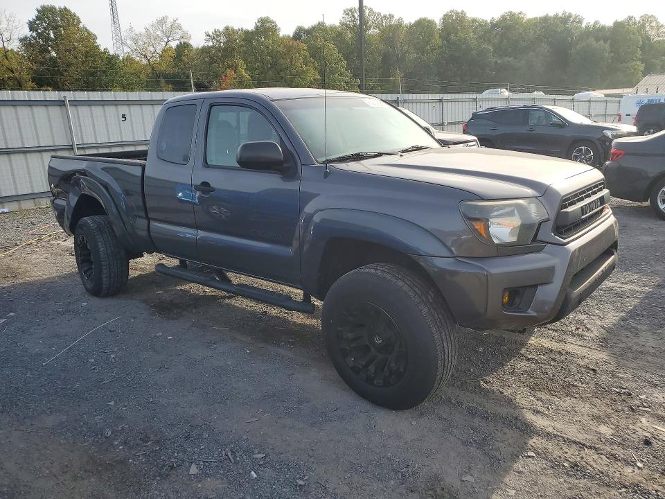 Photo 4 from auction – 2015 TOYOTA TACOMA with VIN 5TFUX4EN9FX035581