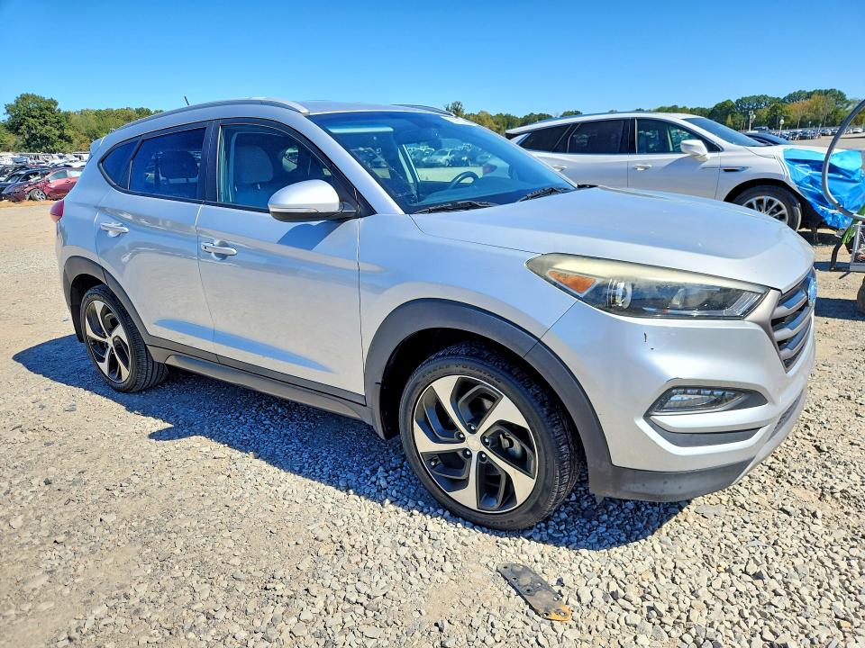 Photo 4 from auction – 2016 HYUNDAI TUCSON with VIN KM8J33A21GU204012