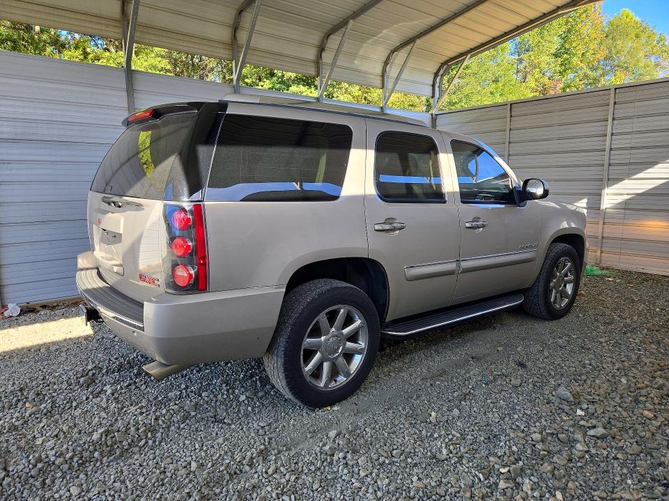 Снимка 3 от търг – 2008 GMC YUKON с VIN 1GKFK63808J192037