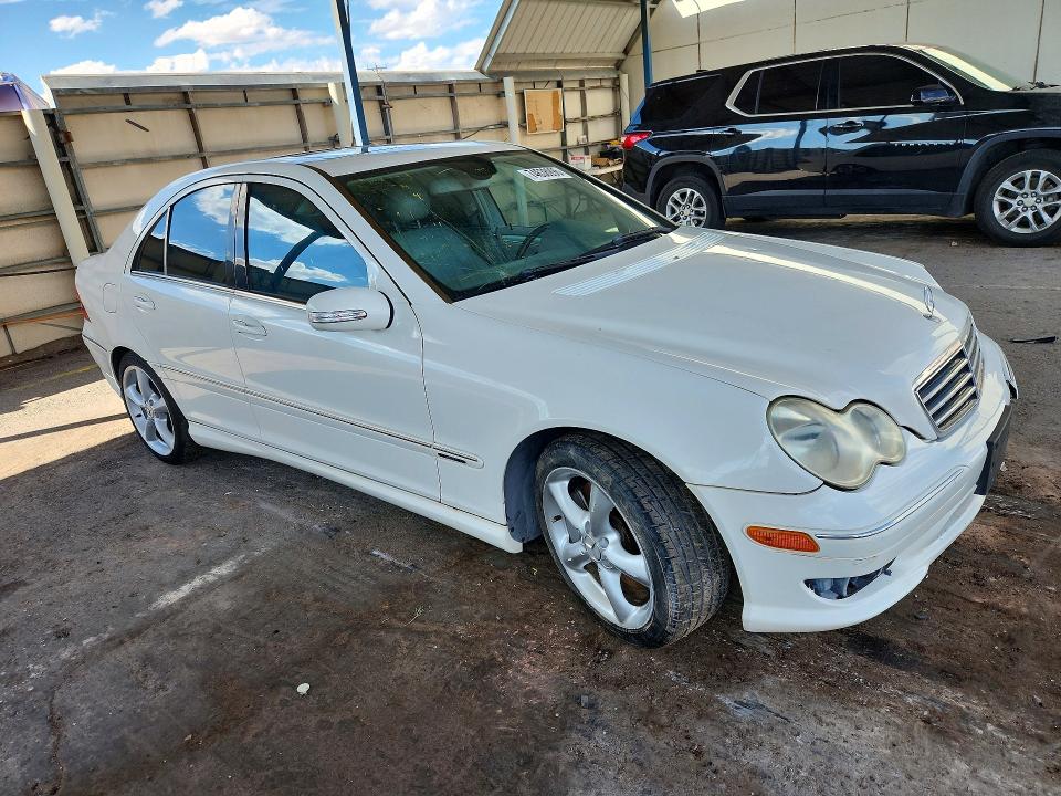 Снимка 4 от търг – 2005 MERCEDES-BENZ C с VIN WDBRF40J75F596944