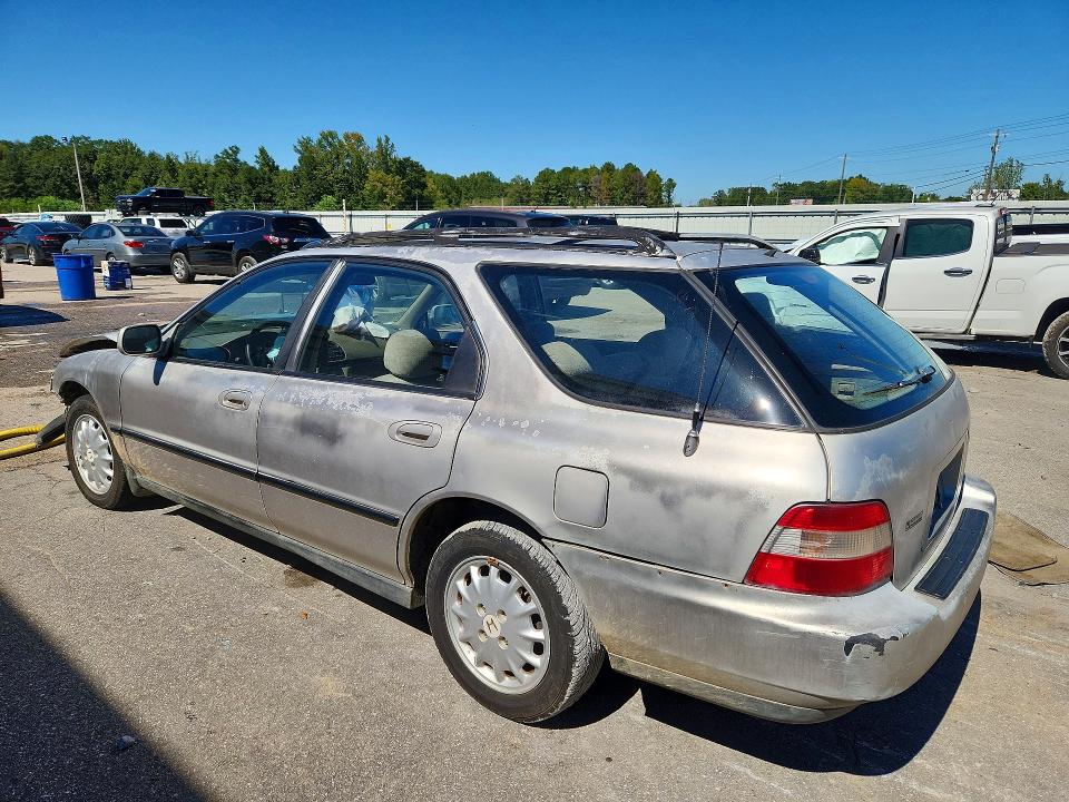 Снимка 2 от търг – 1997 HONDA ACCORD с VIN 1HGCE189XVA006785