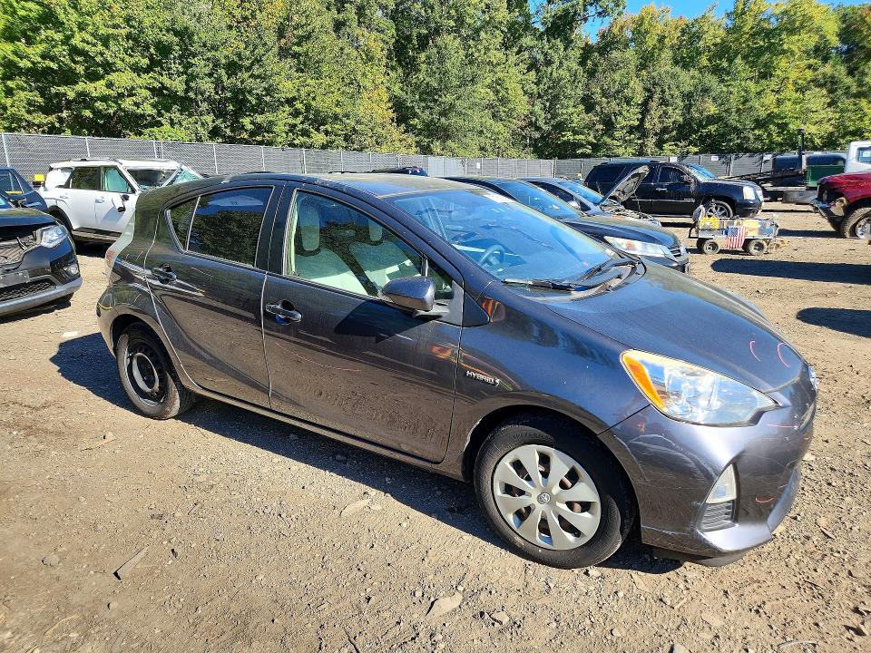 Photo 4 from auction – 2014 TOYOTA PRIUS C with VIN JTDKDTB39E1066053