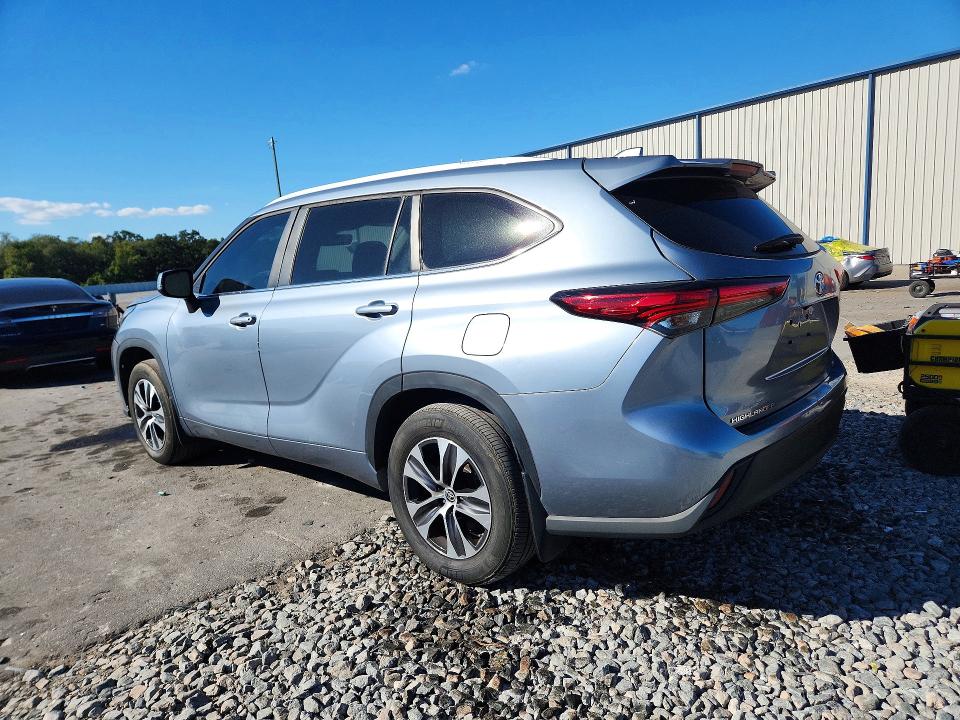 Снимка 2 от търг – 2023 TOYOTA HIGHLA XLE с VIN 5TDKDRAH5PS515122