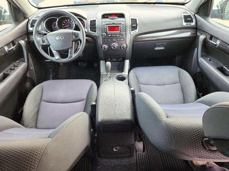 Снимка 8 от търг – 2011 KIA SORENTO с VIN 5XYKT4A26BG099315