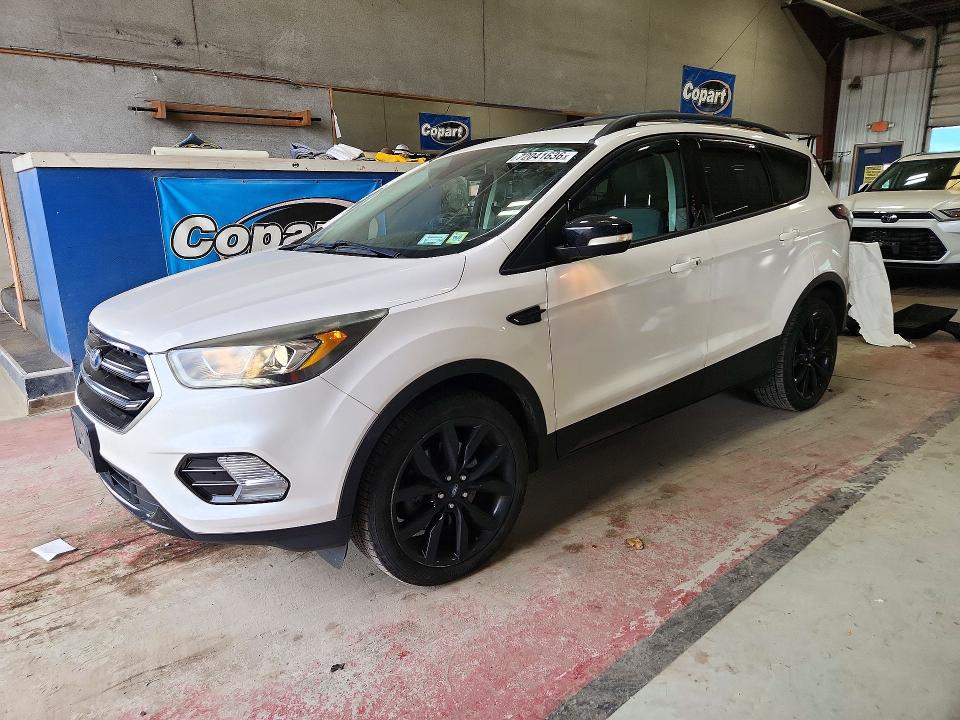 FORD ESCAPE 2017 с VIN 1FMCU9JD5HUC46033 - Снимка от търг