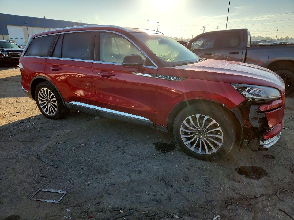 Photo 4 from auction – 2020 LINCOLN AVIATOR with VIN 5LM5J7XC8LGL06864