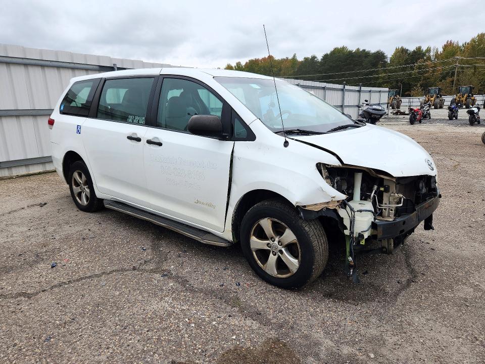 Снимка 4 от търг – 2014 TOYOTA SIENNA с VIN 5TDZK3DC8ES488500