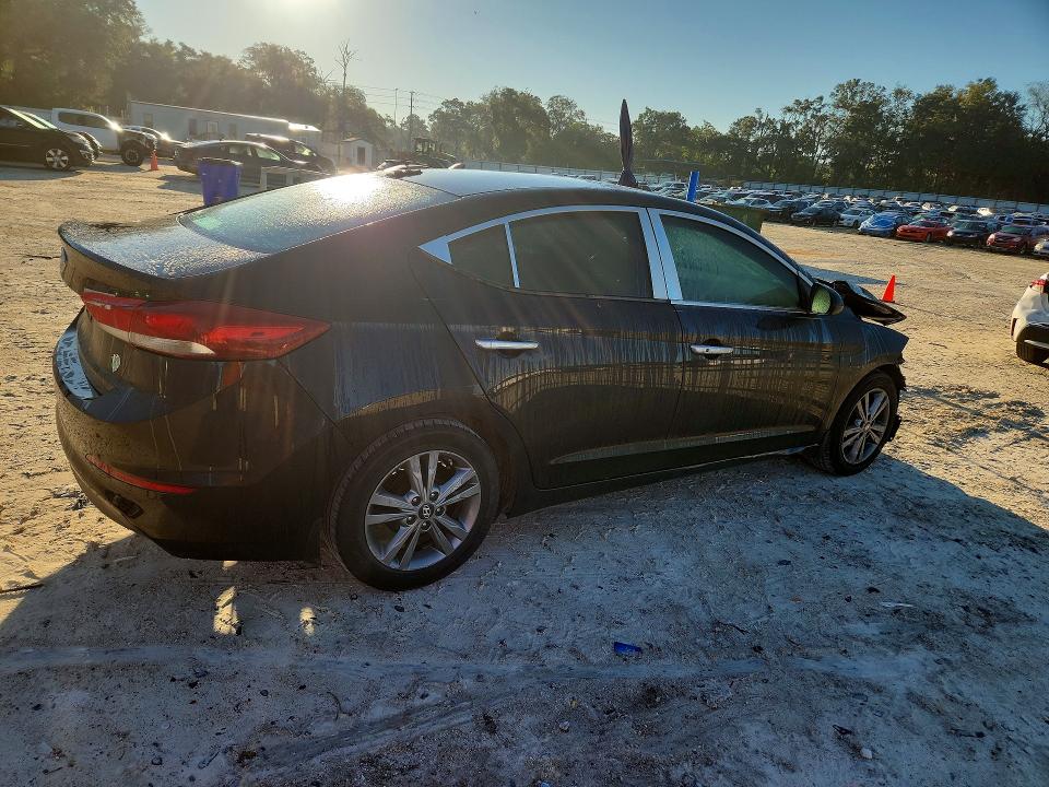 Снимка 3 от търг – 2017 HYUNDAI ELANTRA с VIN 5NPD84LF3HH180428