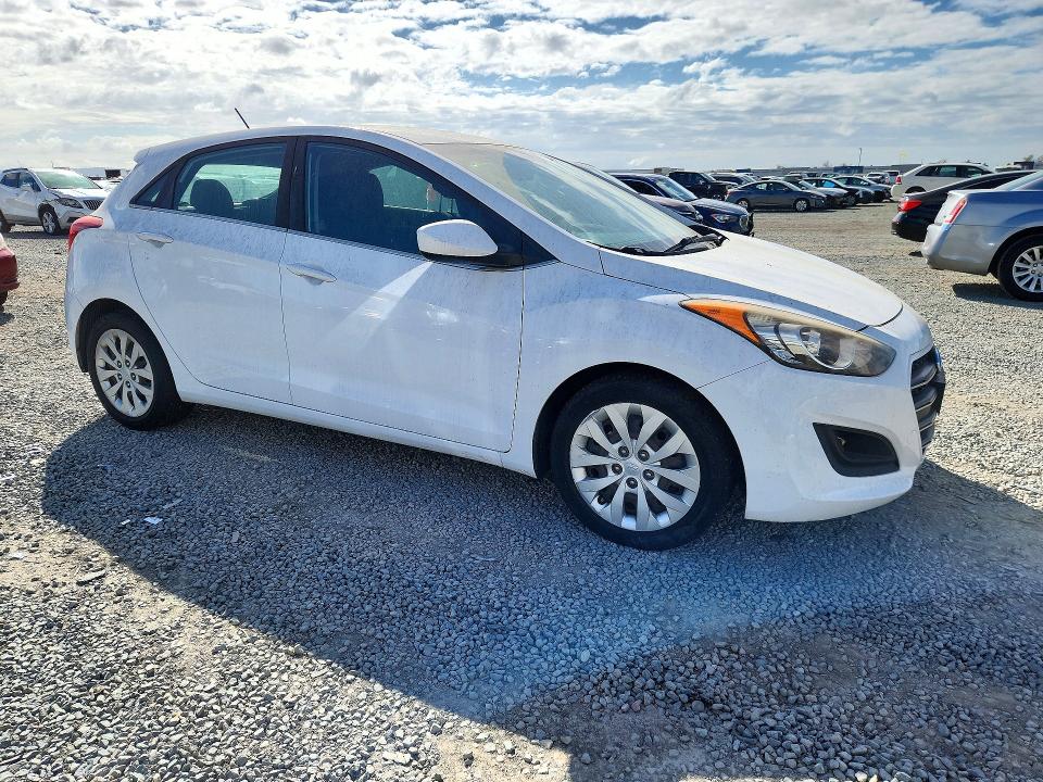 Снимка 4 от търг – 2017 HYUNDAI ELANTRA GT с VIN KMHD35LH8HU365811