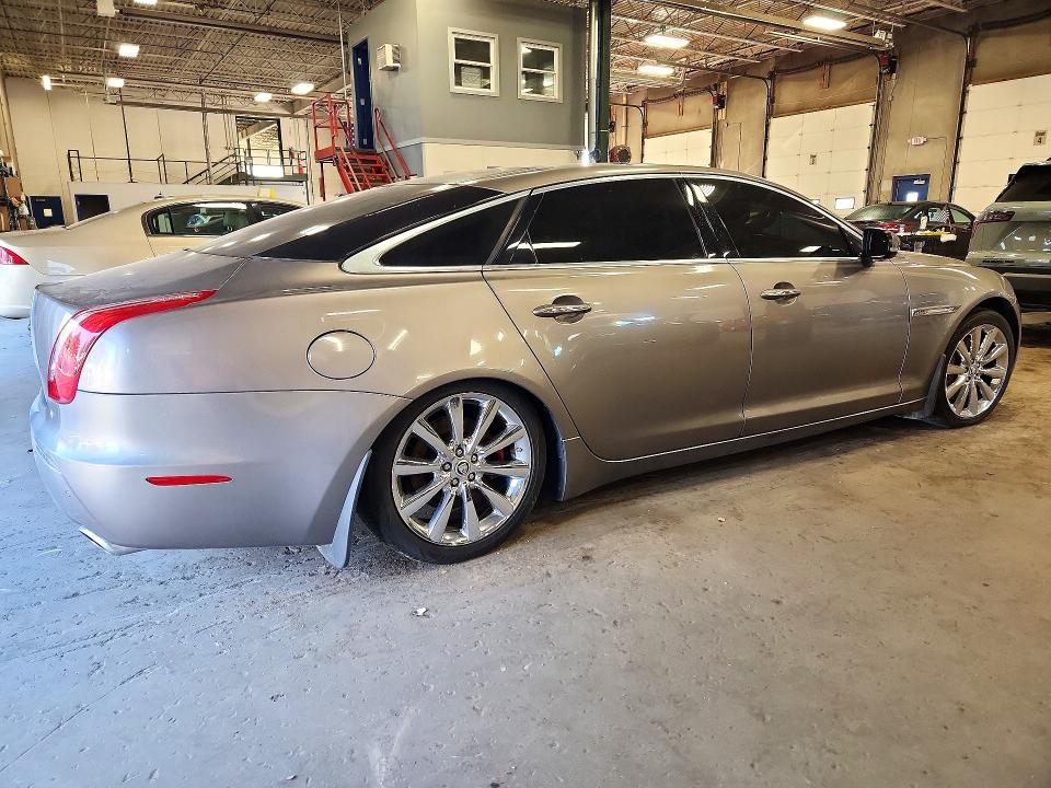 Zdjęcie 3 z aukcji – 2011 JAGUAR XJL z VIN SAJWA2GB4BLV06749