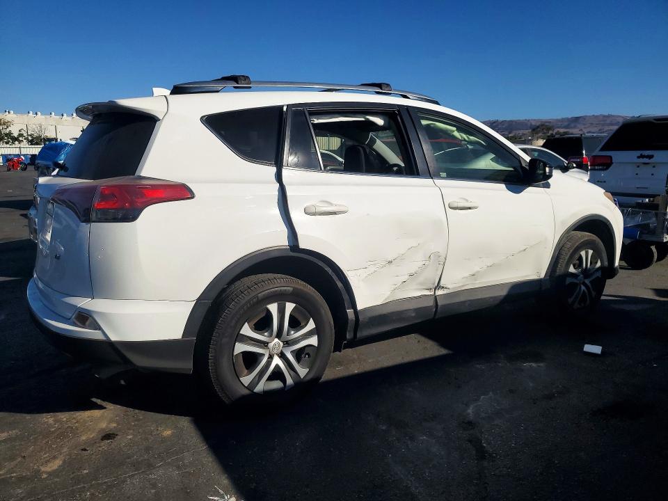 Photo 3 from auction – 2018 TOYOTA RAV4 with VIN JTMZFREV7JJ744981