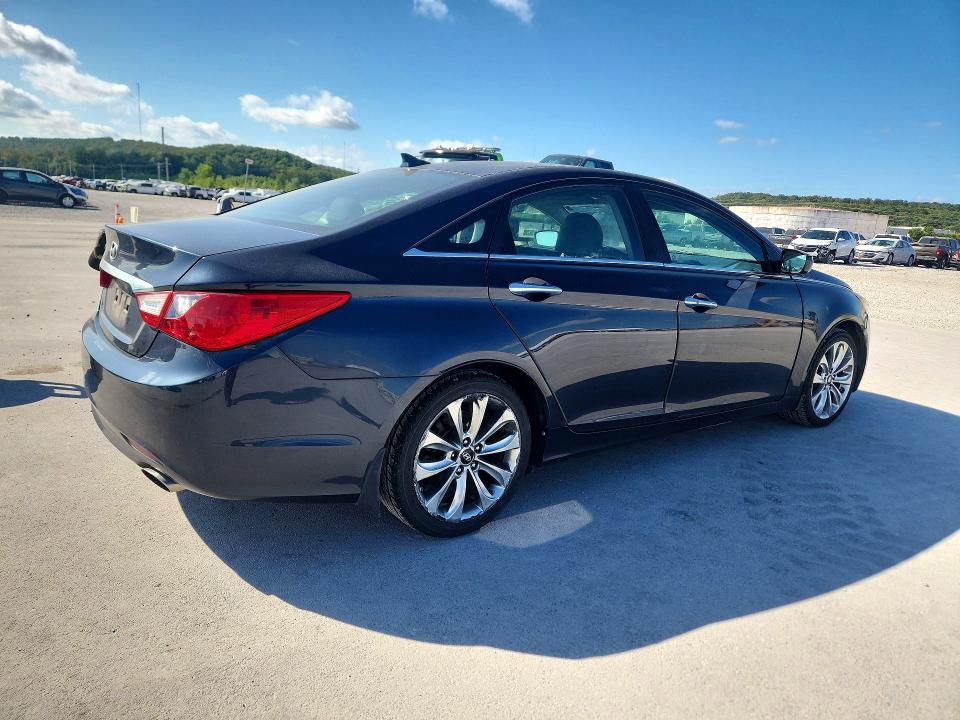 Photo 3 from auction – 2013 HYUNDAI SONATA with VIN 5NPEC4AC4DH525729