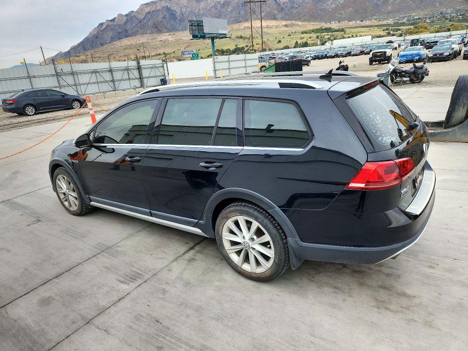 Снимка 2 от търг – 2017 VOLKSWAGEN GOLF ALLTRACK с VIN 3VWH17AU4HM520928