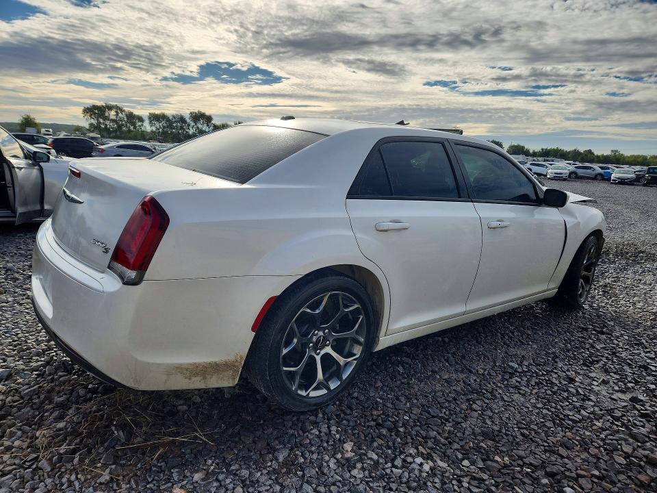 Фото 3 с аукциона – 2015 CHRYSLER 300 с VIN 2C3CCABG3FH837581