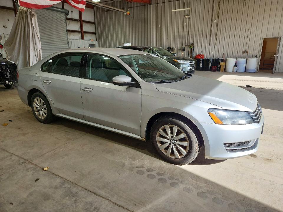 Снимка 4 от търг – 2014 VOLKSWAGEN PASSAT с VIN 1VWAP7A36EC006311