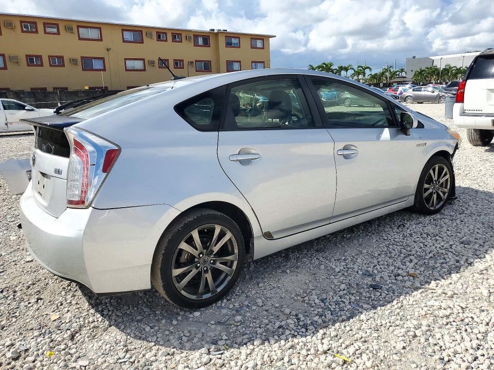 Снимка 3 от търг – 2013 TOYOTA PRIUS с VIN JTDKN3DU0D5545987