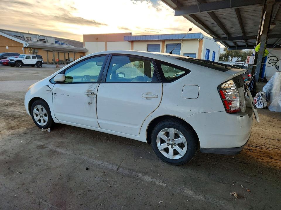 Снимка 2 от търг – 2007 TOYOTA PRIUS с VIN JTDKB20U577676706