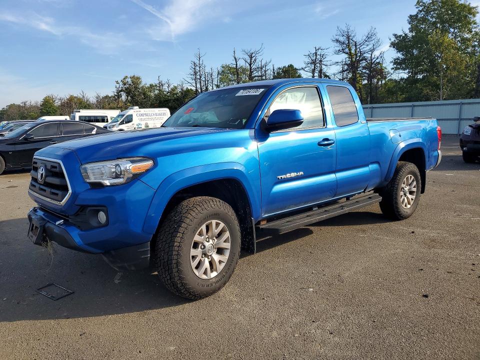 TOYOTA TACOMA 2017 с VIN 5TFSZ5AN8HX051271 - Снимка от търг
