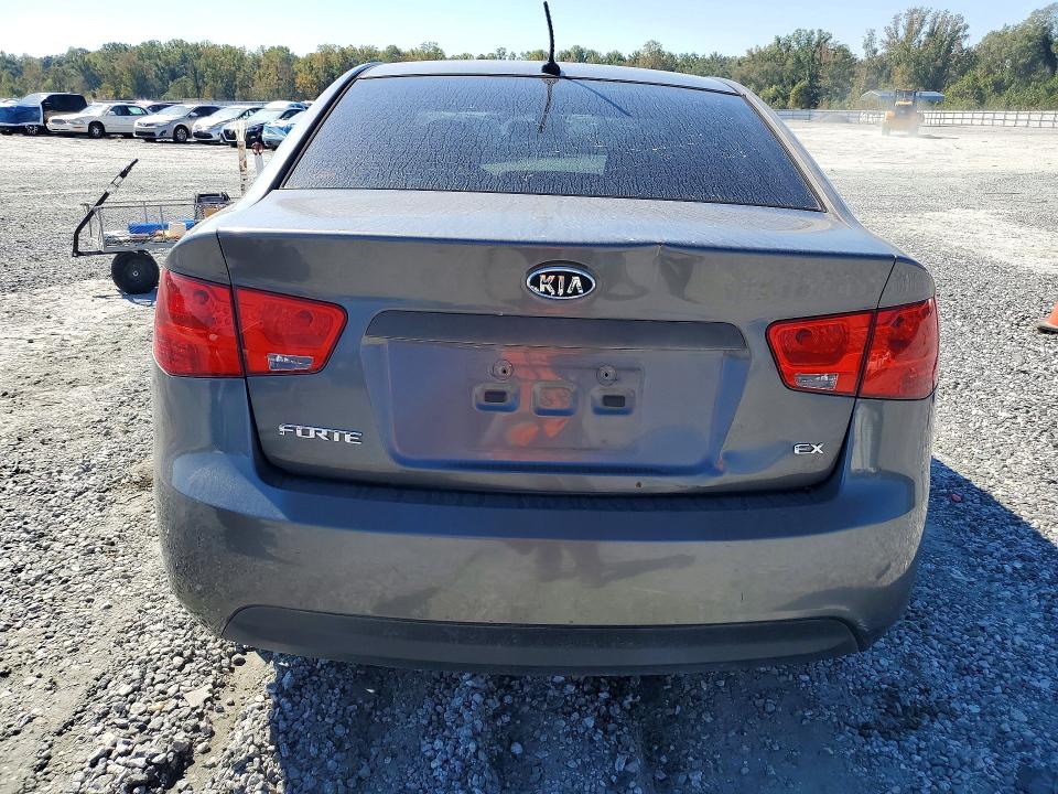Zdjęcie 6 z aukcji – 2013 KIA FORTE z VIN KNAFU4A2XD5726167