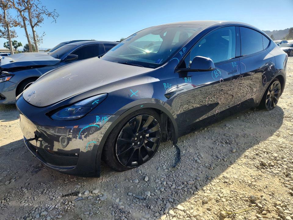 Снимка 1 от търг – 2023 TESLA MODEL Y с VIN 7SAYGAEE0PF827889