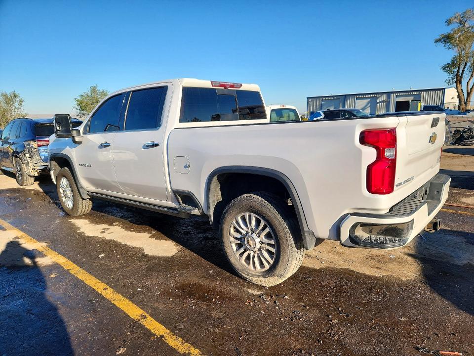 Photo 2 from auction – 2022 CHEVROLET SILVERADO with VIN 1GC4YREYXNF364461