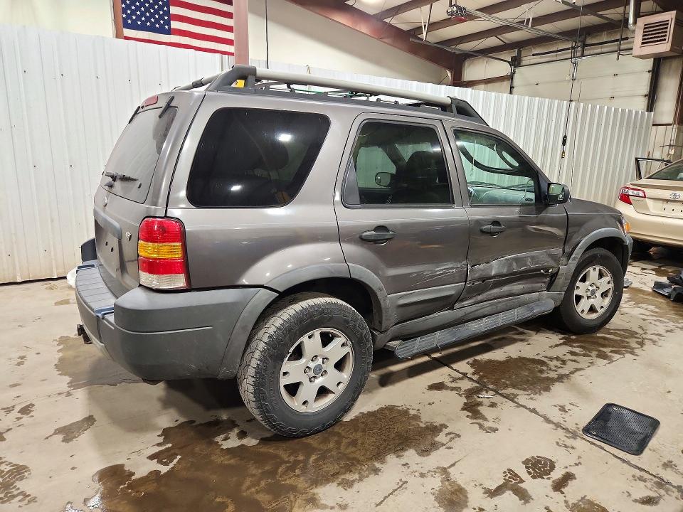 Photo 3 from auction – 2005 FORD ESCAPE with VIN 1FMCU93155KC22647