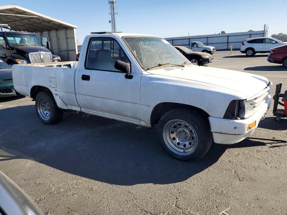 Photo 4 from auction – 1990 TOYOTA PICKUP with VIN JT4RN81R4L5062769