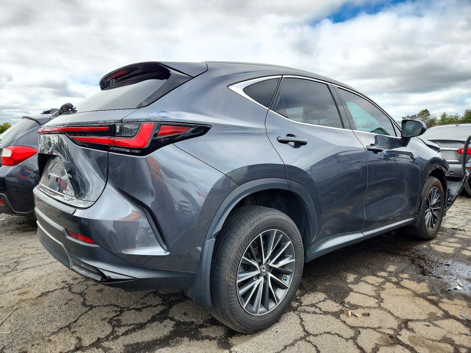 Foto 3 de la subasta – 2023 LEXUS NX con VIN 2T2GKCEZ4PC013654