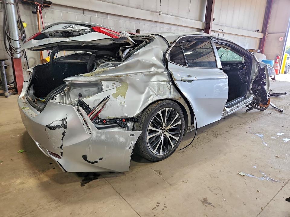 Снимка 3 от търг – 2020 TOYOTA CAMRY с VIN 4T1G11AK3LU926807