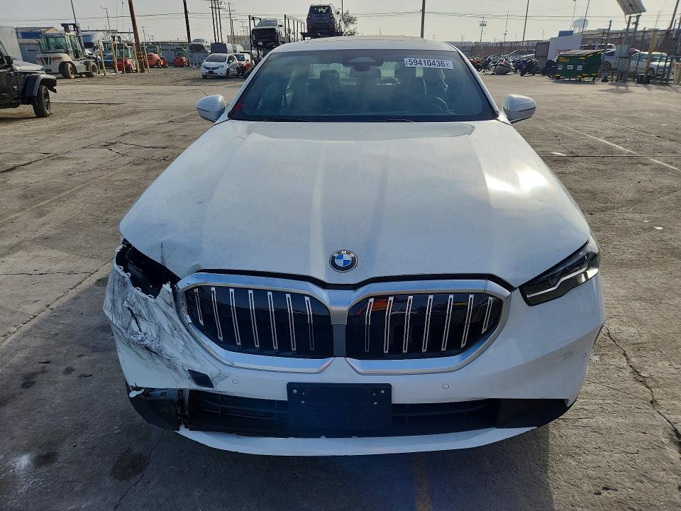 صورة رقم 5 من المزاد - 2027 BMW 530 مع VIN WBA43FJ04VCY01091