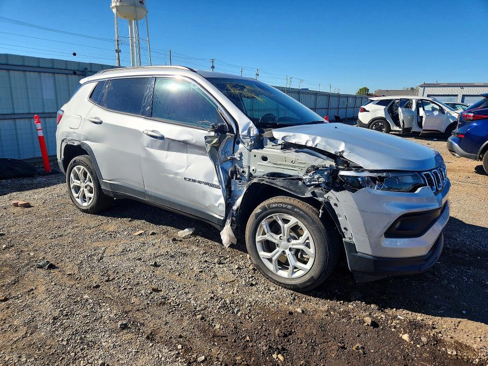 Фото 4 с аукциона – 2024 JEEP COMPASS с VIN 3C4NJDBN1RT110560