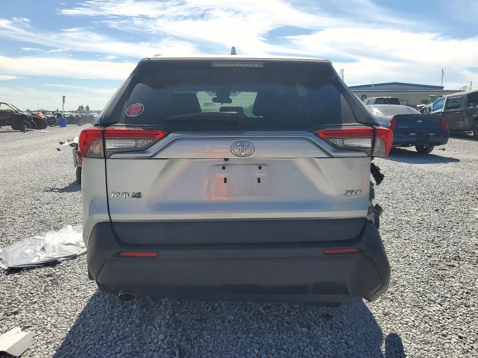 Снимка 6 от търг – 2021 TOYOTA RAV4 с VIN 2T3W1RFV4MC117291