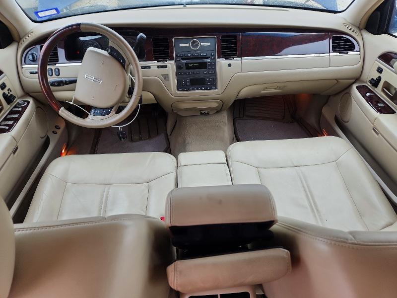 Photo 8 from auction – 2009 LINCOLN TOWN CAR with VIN 2LNHM82V89X621592