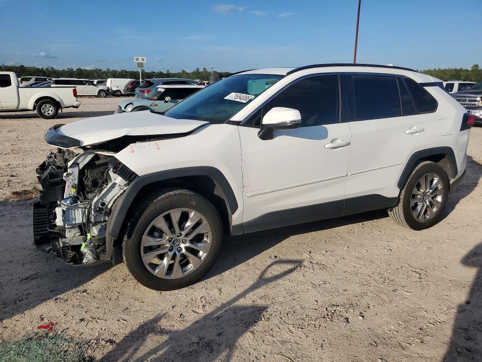 Photo 1 from auction – 2020 TOYOTA RAV4 with VIN 2T3C1RFV3LW098989