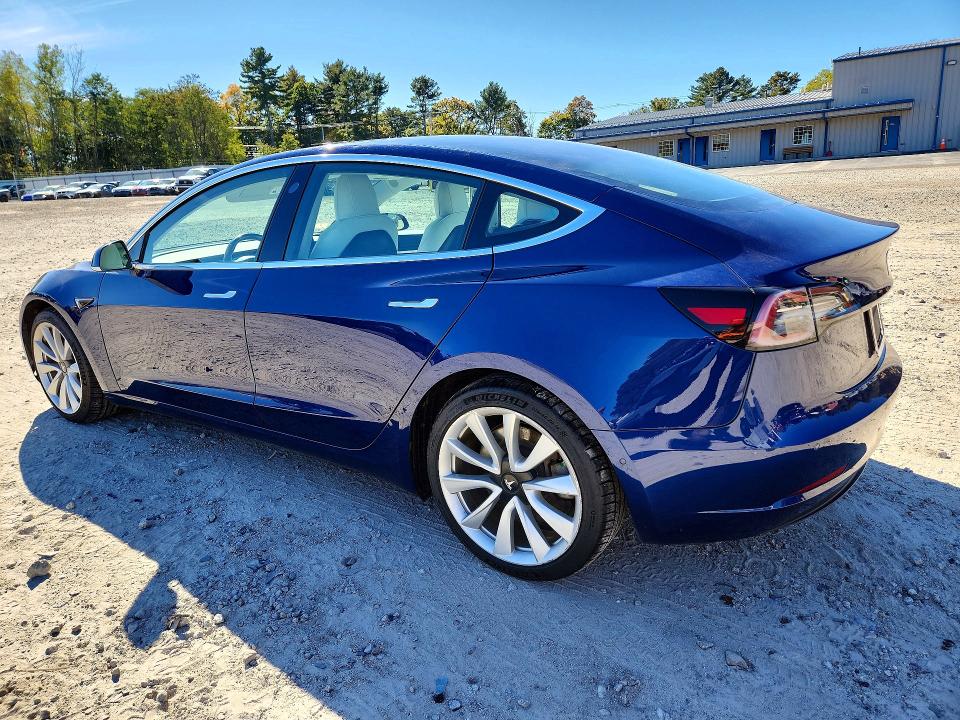Снимка 2 от търг – 2019 TESLA MODEL 3 с VIN 5YJ3E1EB1KF195495