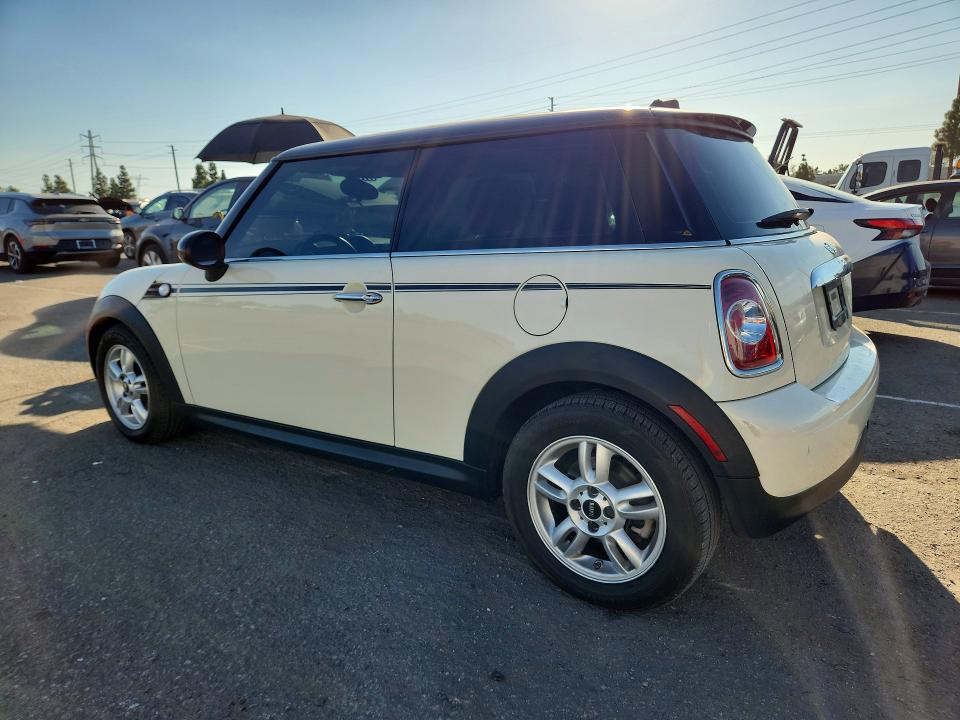 Zdjęcie 2 z aukcji – 2013 MINI COOPER z VIN WMWSU3C56DT545921