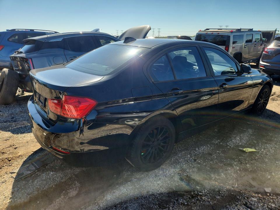 صورة رقم 3 من المزاد - 2015 BMW 320 مع VIN WBA3B1C55FK139944