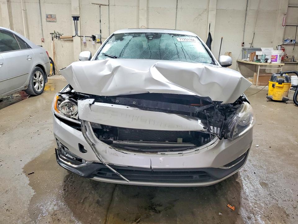 Photo 5 from auction – 2016 VOLVO S60 with VIN YV126MFK9G2405306